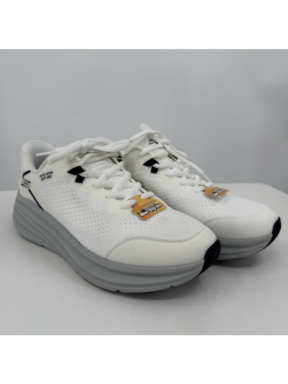 SKECHERS Men's size 8 Slip-Ins Hands Free Running Shoes BOBS Sport Skillz Shoes
